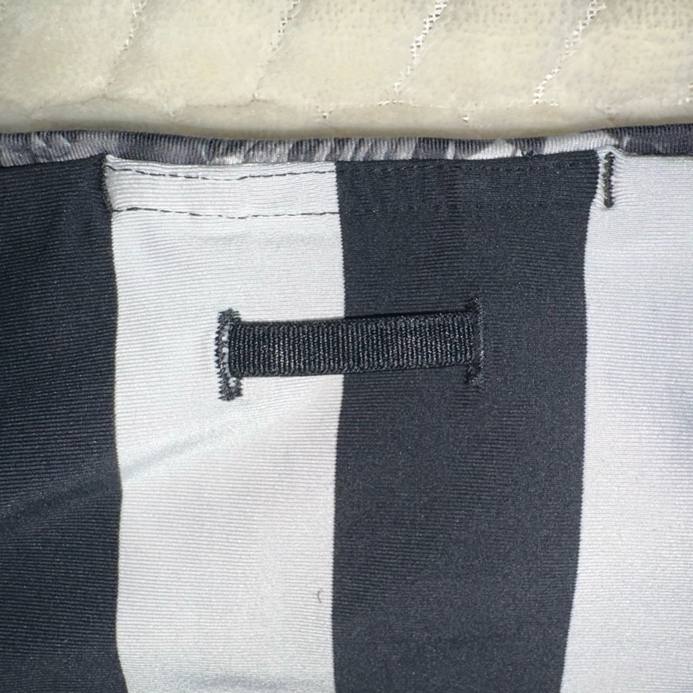 Lululemon Run A Marathon Crop II Black Straightup Stripe Black Angel Wing Size 6 - Picture 7 of 12